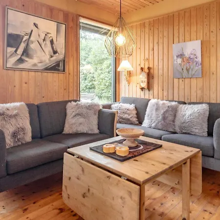 Two-bedroom In 1 Holiday home *