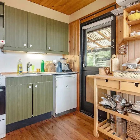 Two-bedroom Holiday In 1 * Stubbekøbing
