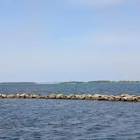 6 Person In Stubbekobing-by Traum *